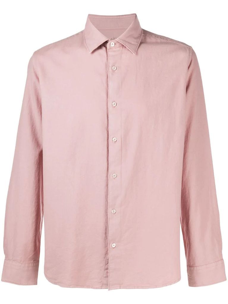 slim-fit buttoned shirt