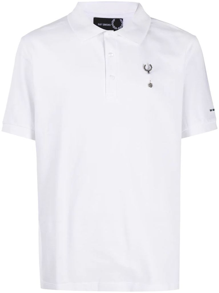 logo-brooch cotton polo shirt