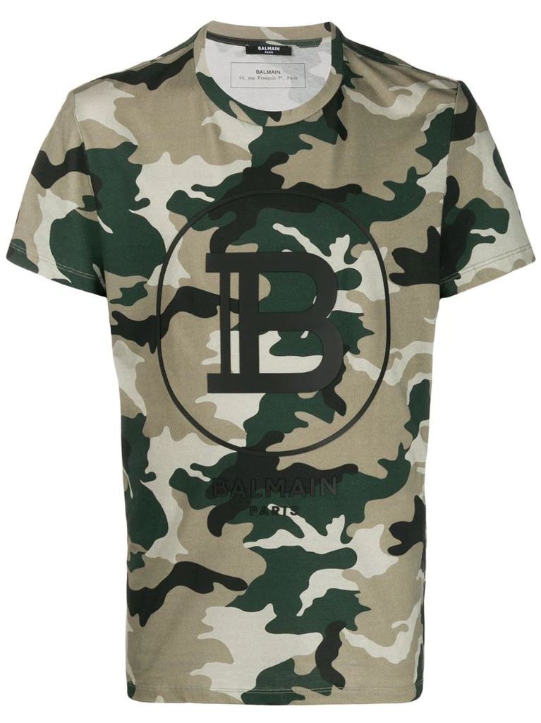 camouflage-print T-shirt