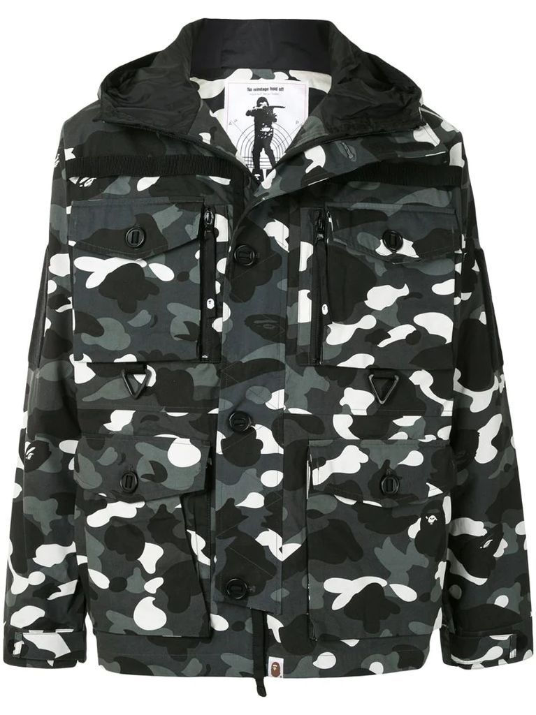 multi-pocket camouflage-print jacket