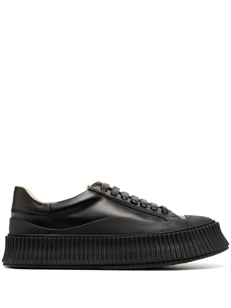 ridged-sole leather low-top sneakers