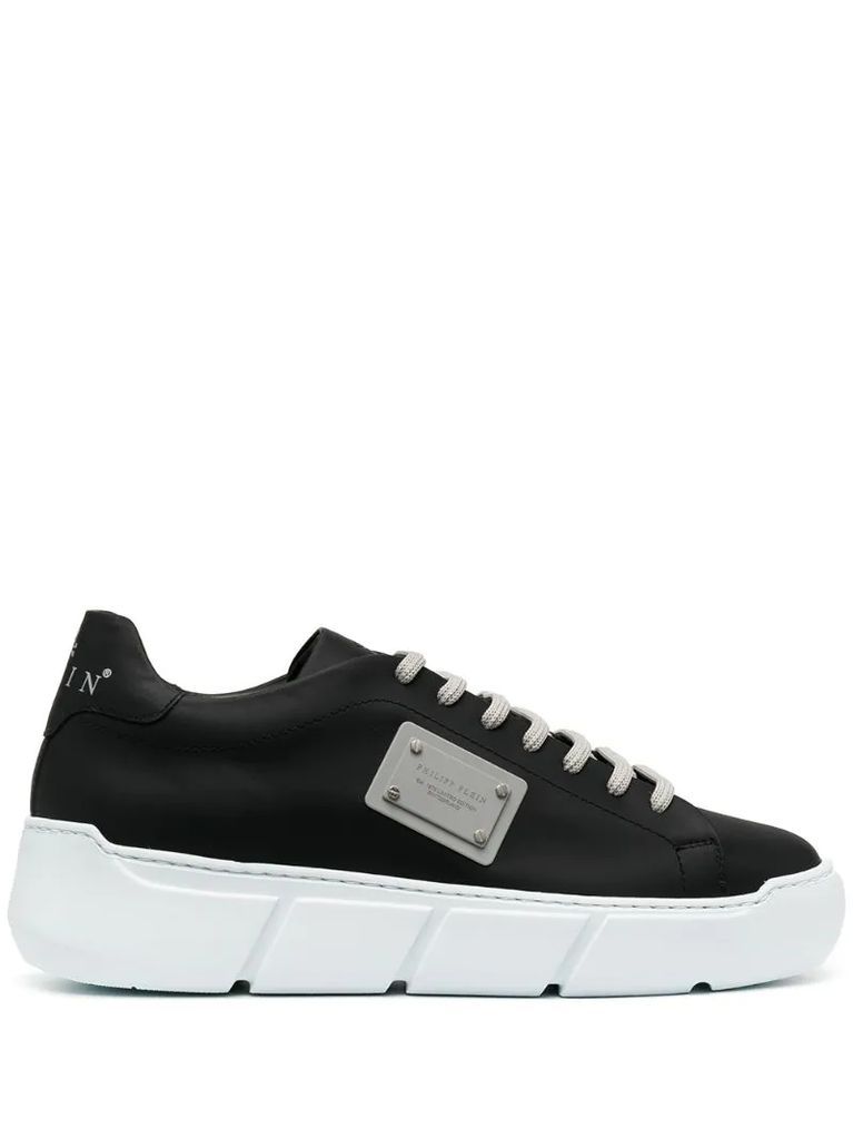 Istitutional low-top sneakers