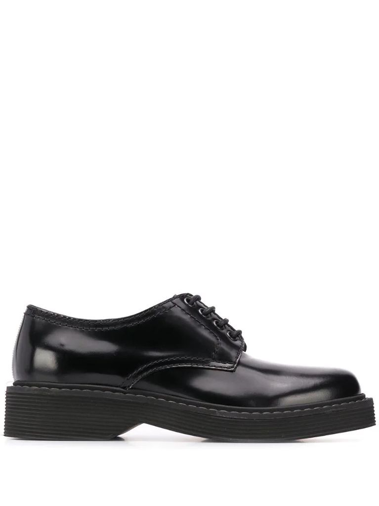 lace-up low-heel derby shoes