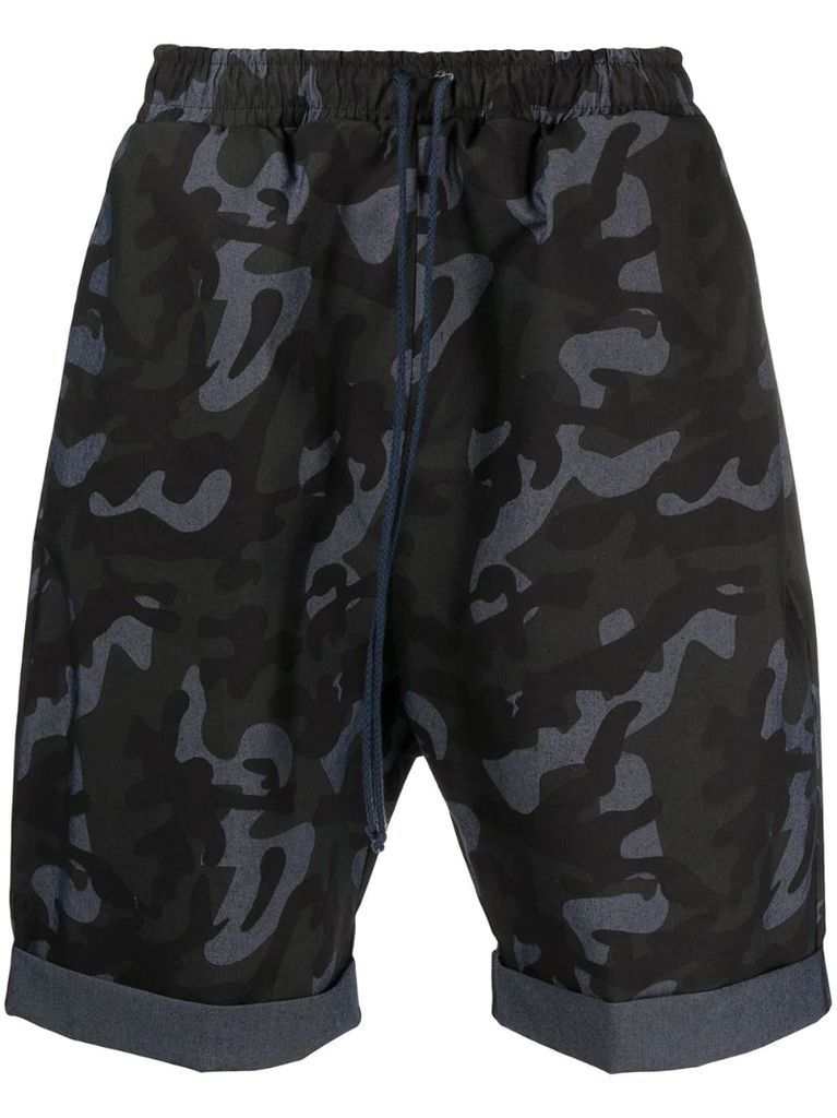 camoflage-print chambray shorts