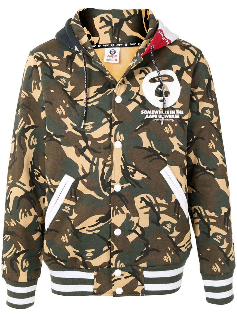 contrast hood camouflage print jacket