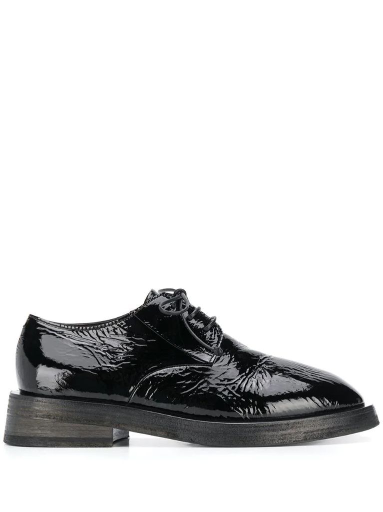 varnished lace-up shoes