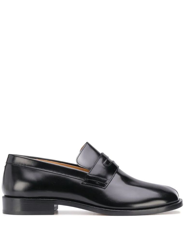 Tabi toe loafers