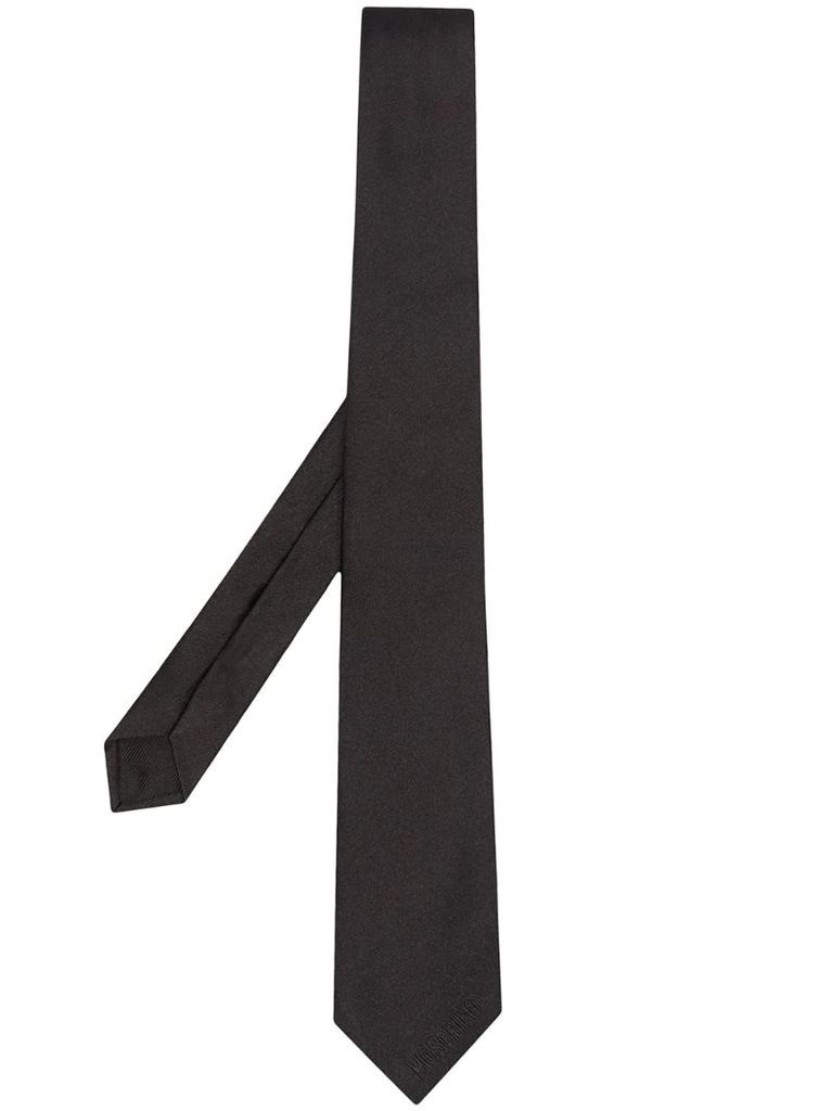 wide pointed tie