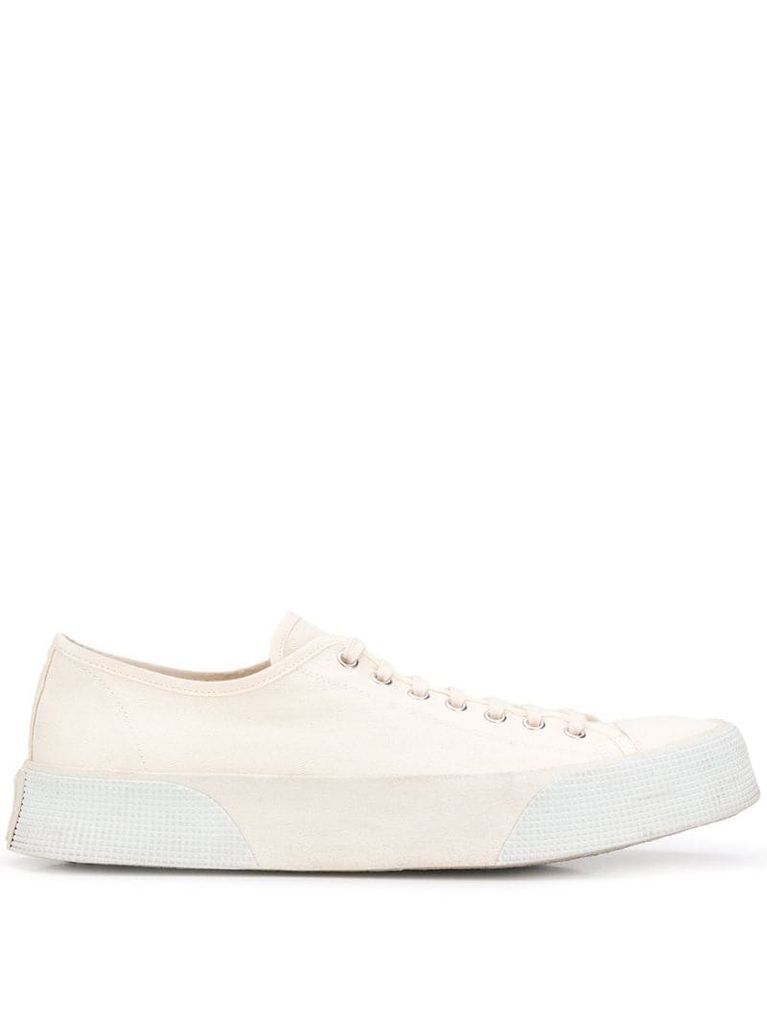 Low Top Vulcanized Trainers
