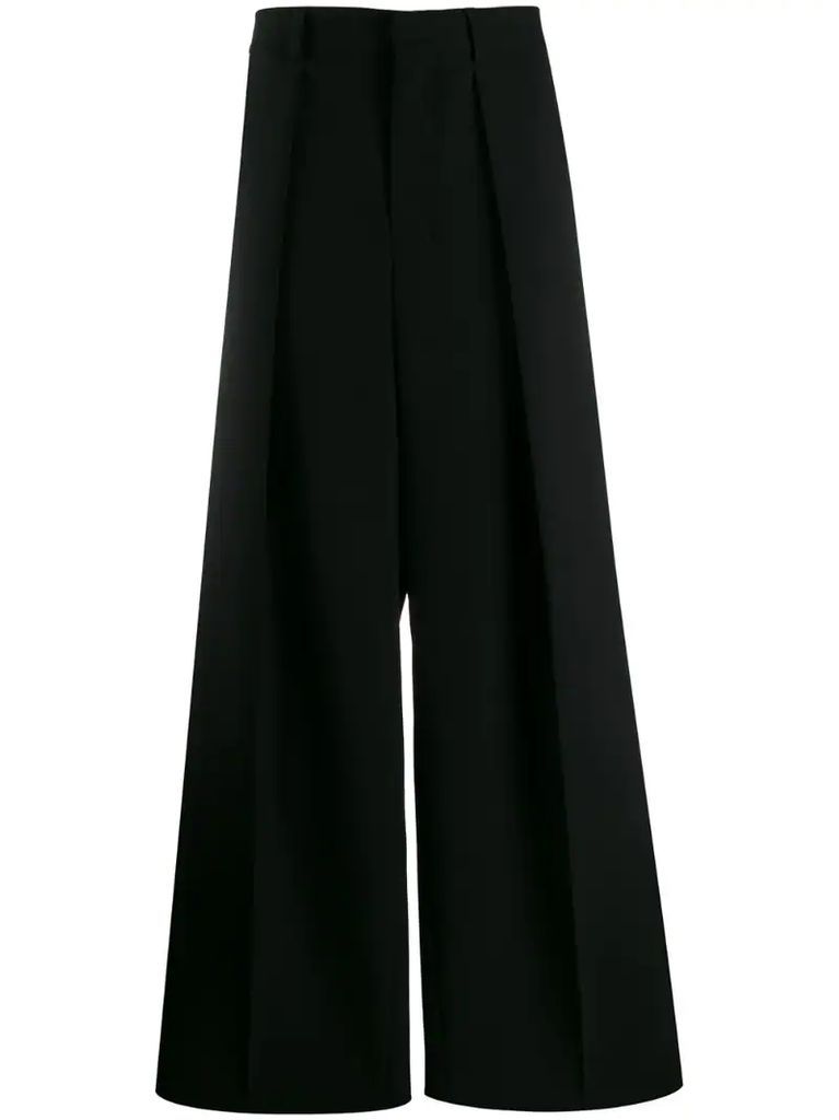 wide-fit pleated trousers