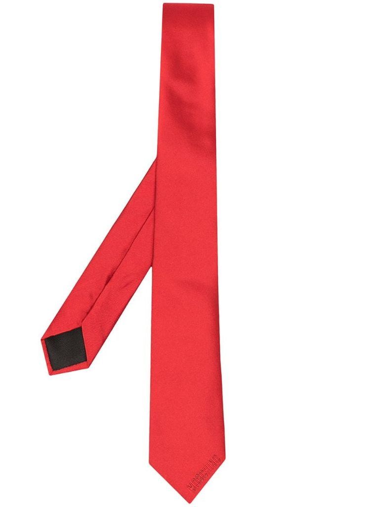 wide pointed tie
