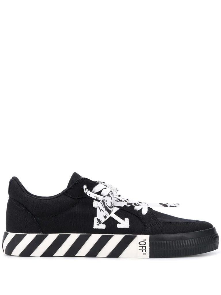 logo-patch low-top sneakers