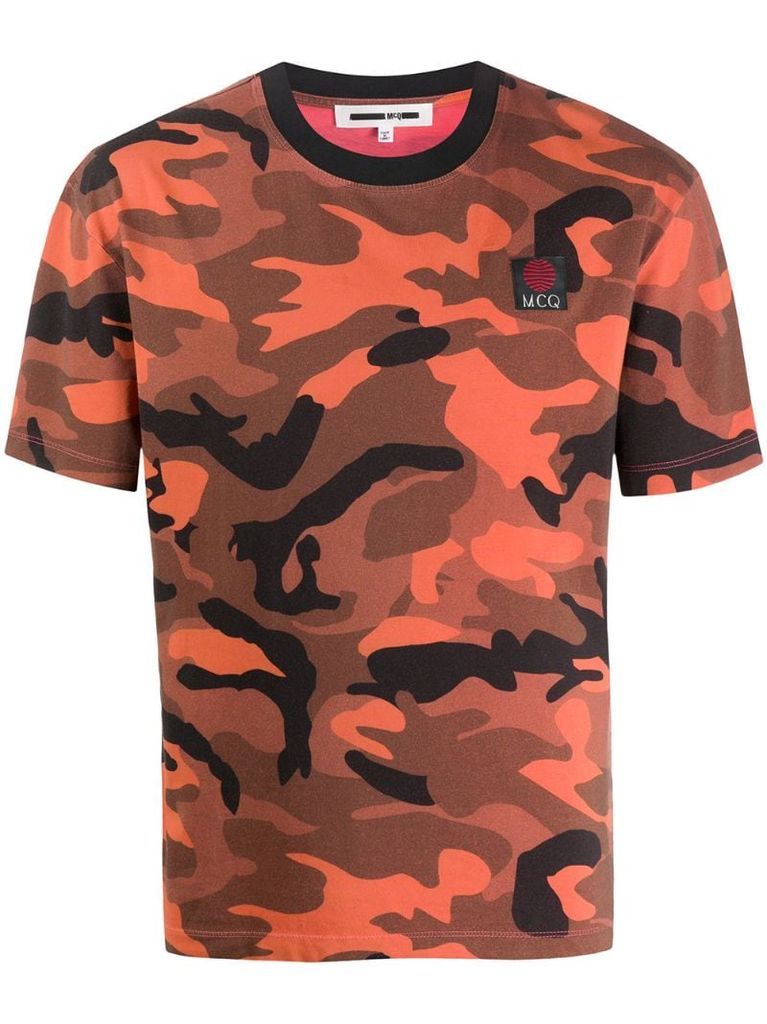 camouflage print T-shirt