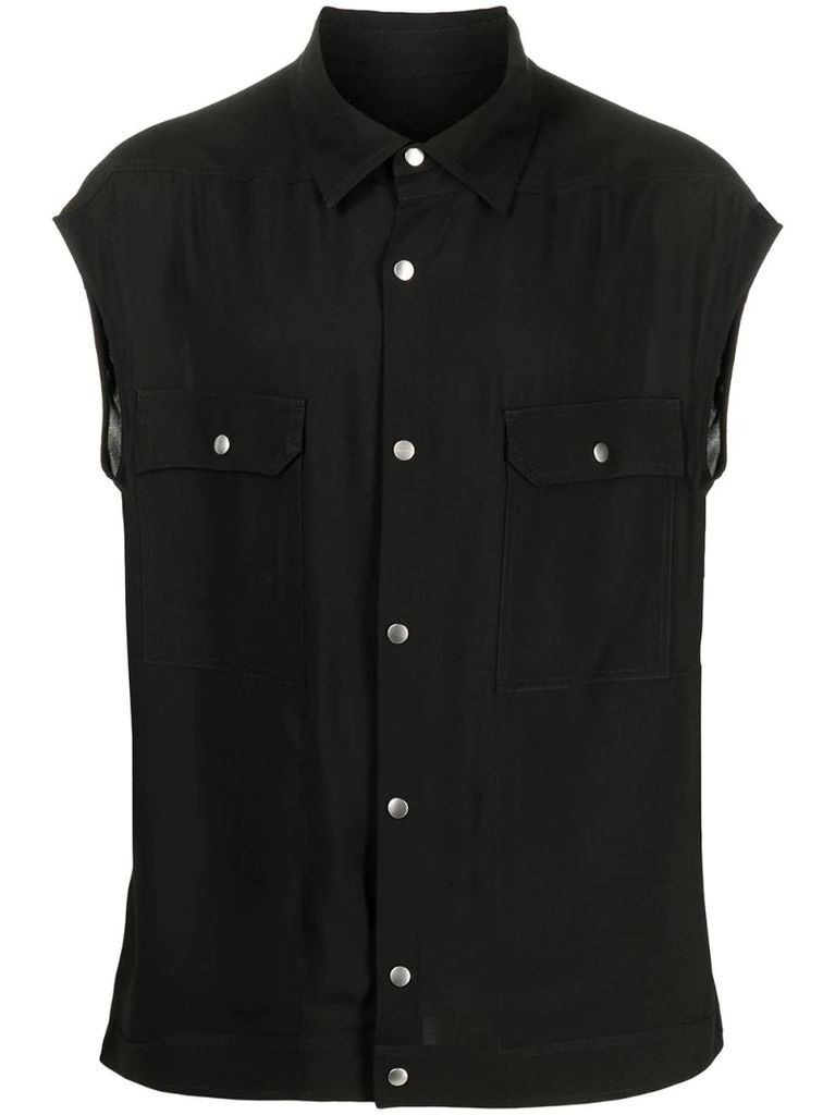 sleeveless snap-button shirt