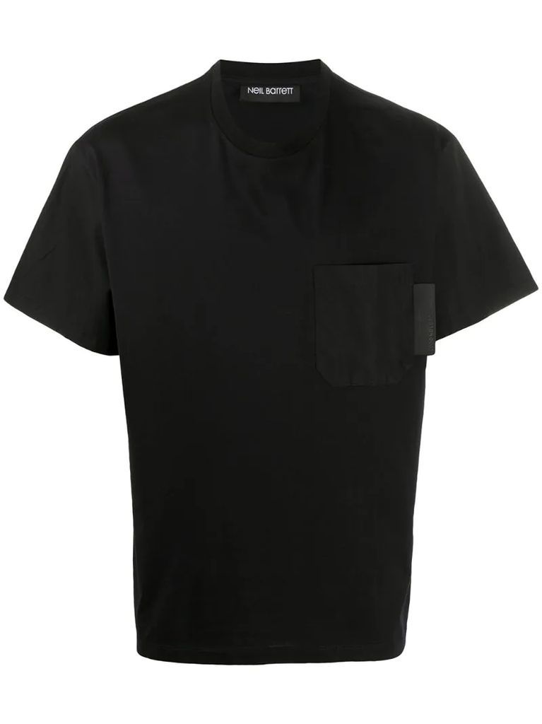 chest patch pocket T-shirt