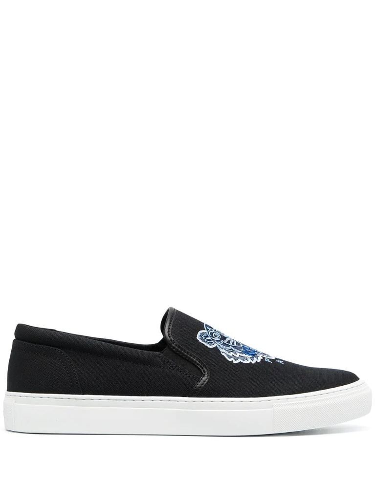 Tiger-embroidered slip-on sneakers
