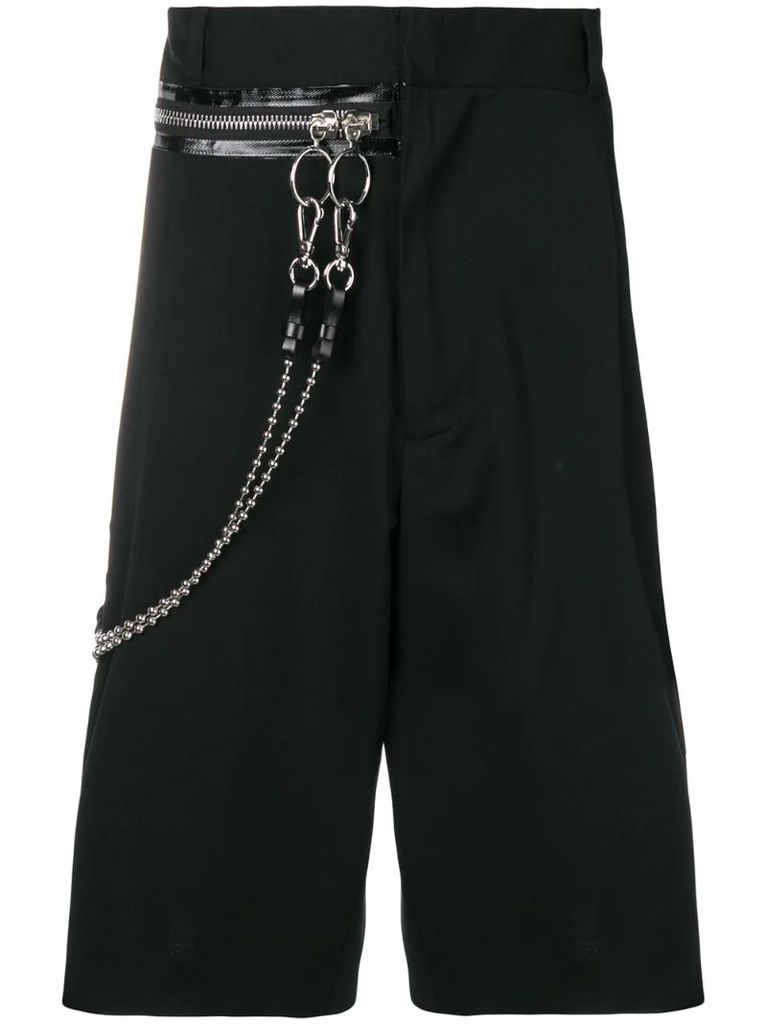 chain detail shorts