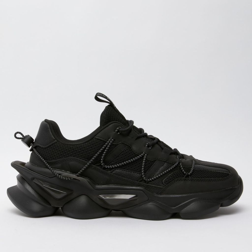 storm trainers in black