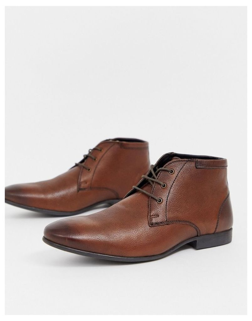 chukka boots in brown leather