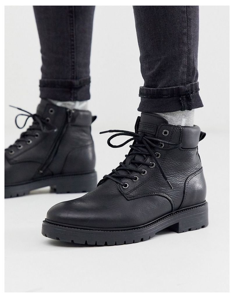 lace up boots in black