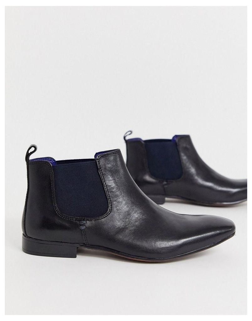 Chelsea Boot with Contrast Gusset in black leather