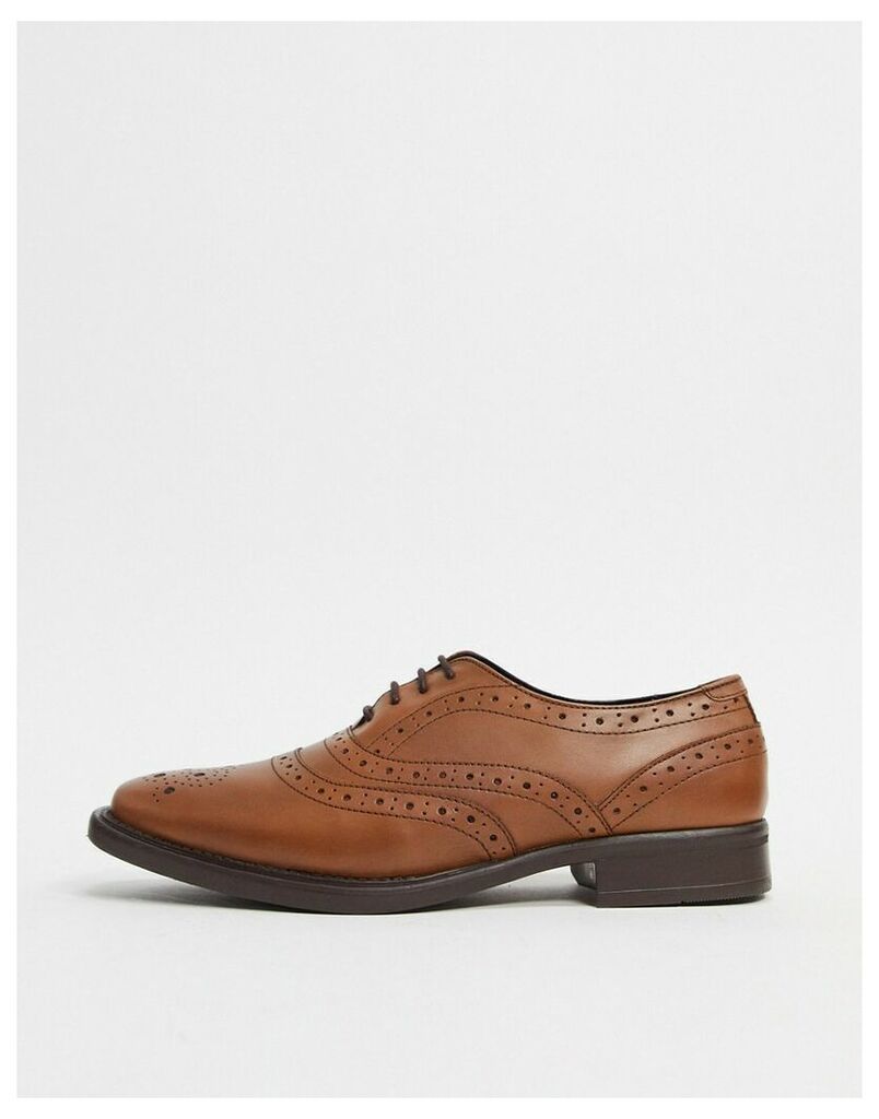 oxford brogues with toe cap in tan leather