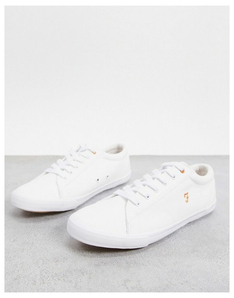 lace up trainers in white