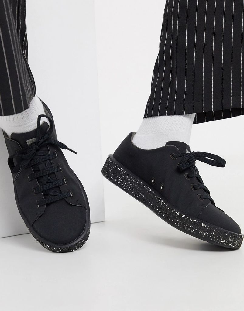 trainers in black with speckled sole