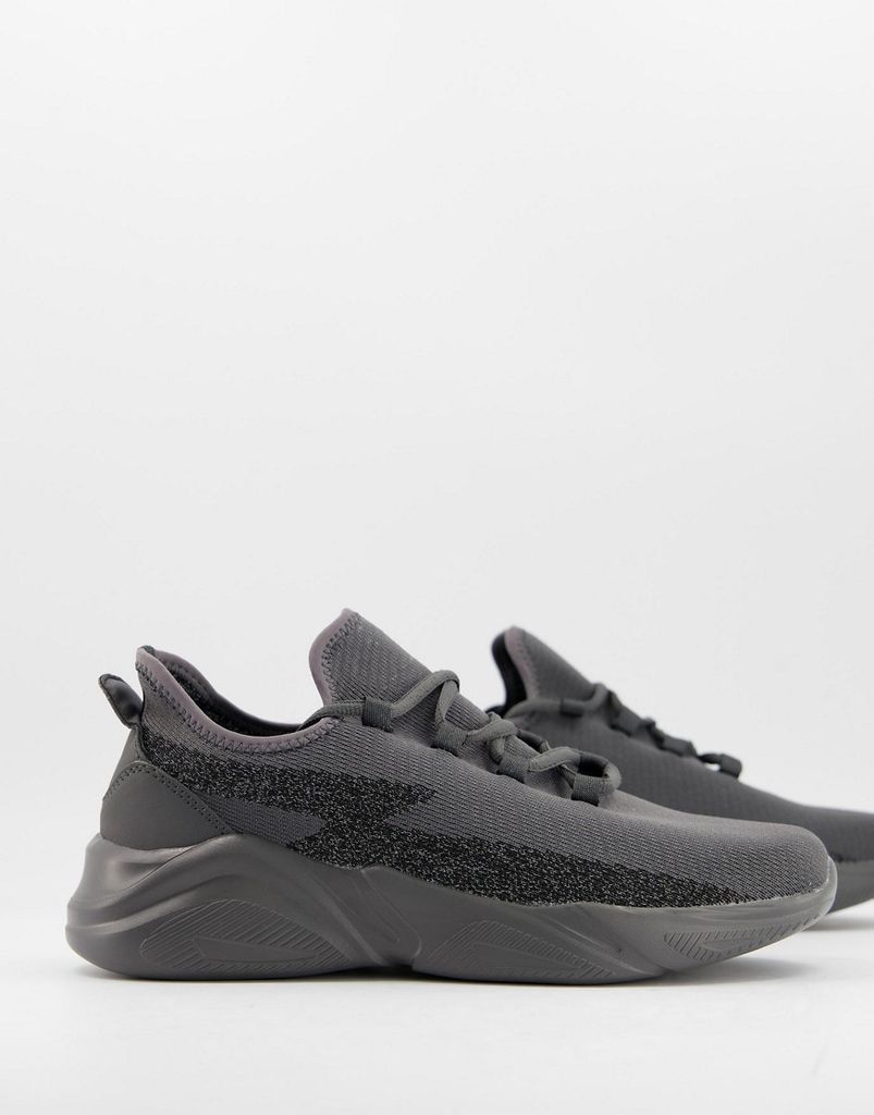 knitted runner with reflective material in grey