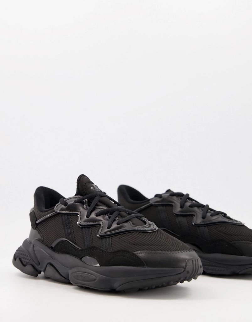 Ozweego trainers in black