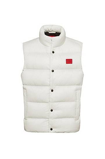 Water-repellent gilet in recycled fabric with logo label