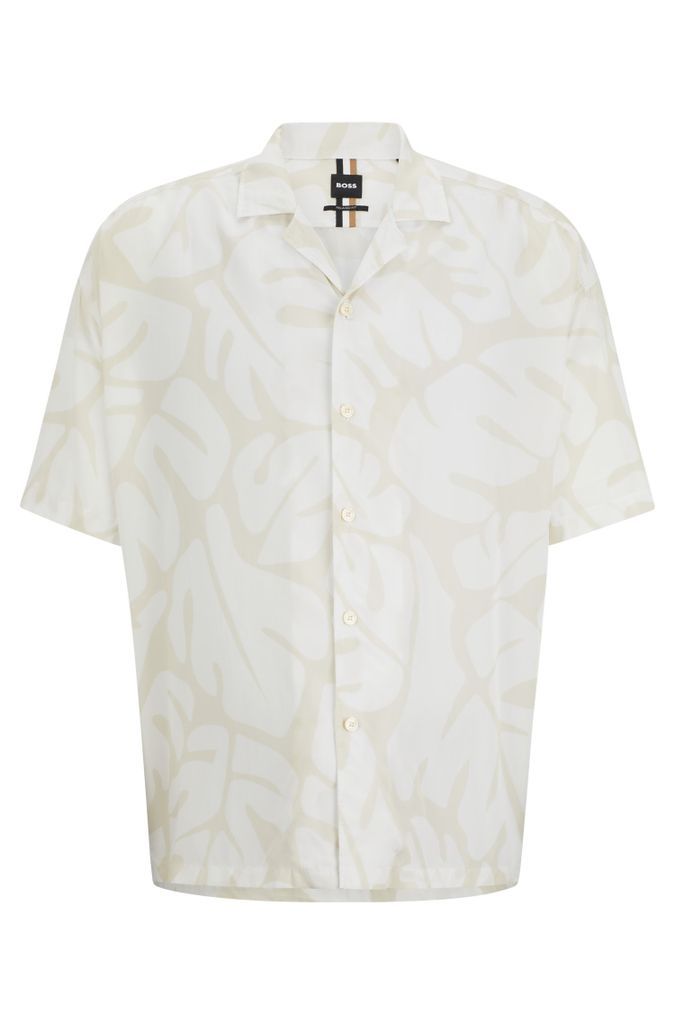 Relaxed-fit shirt in seasonal print with camp collar