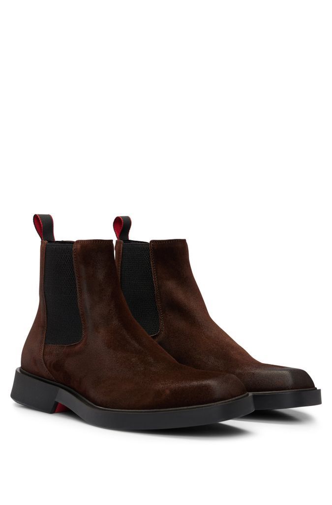 Square-toe Chelsea boots in suede with signature details